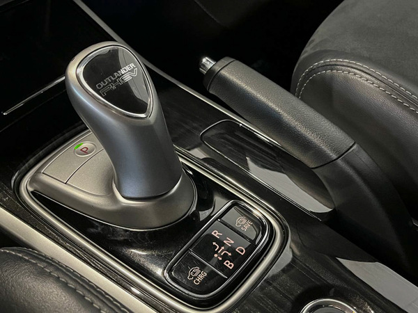 Mitsubishi Outlander, 2015, 2.0 hibrīds, automāts