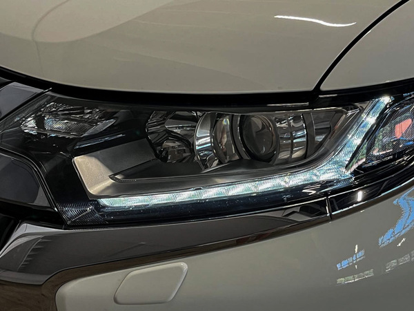 Mitsubishi Outlander, 2015, 2.0 hibrīds, automāts