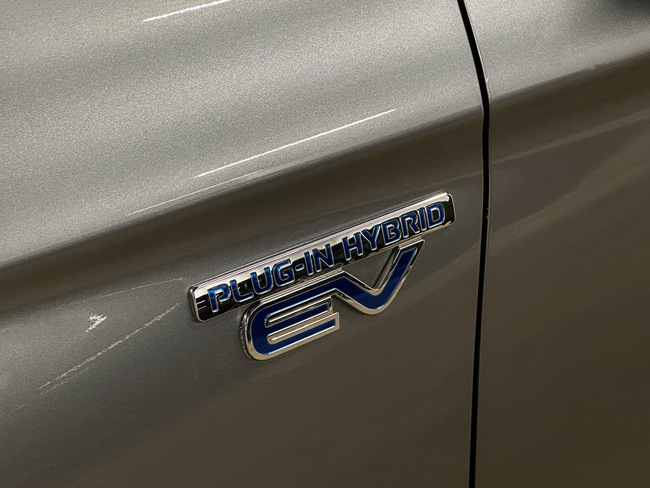 Mitsubishi Outlander, 2015, 2.0 hibrīds, automāts